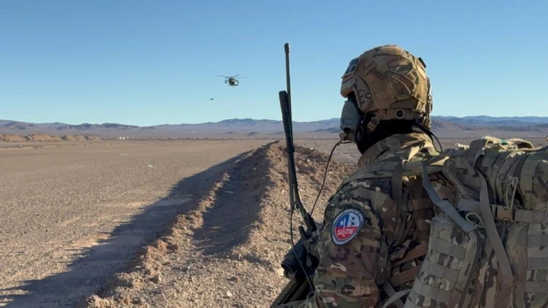 JTAC de la Fuerza A�rea de Chile a la espera de ser retirado desde un Helic�ptero Black Hawk de Colombia.